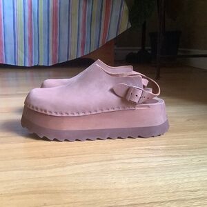 Like new Bryr size 39 Cocoa Tegan clogs